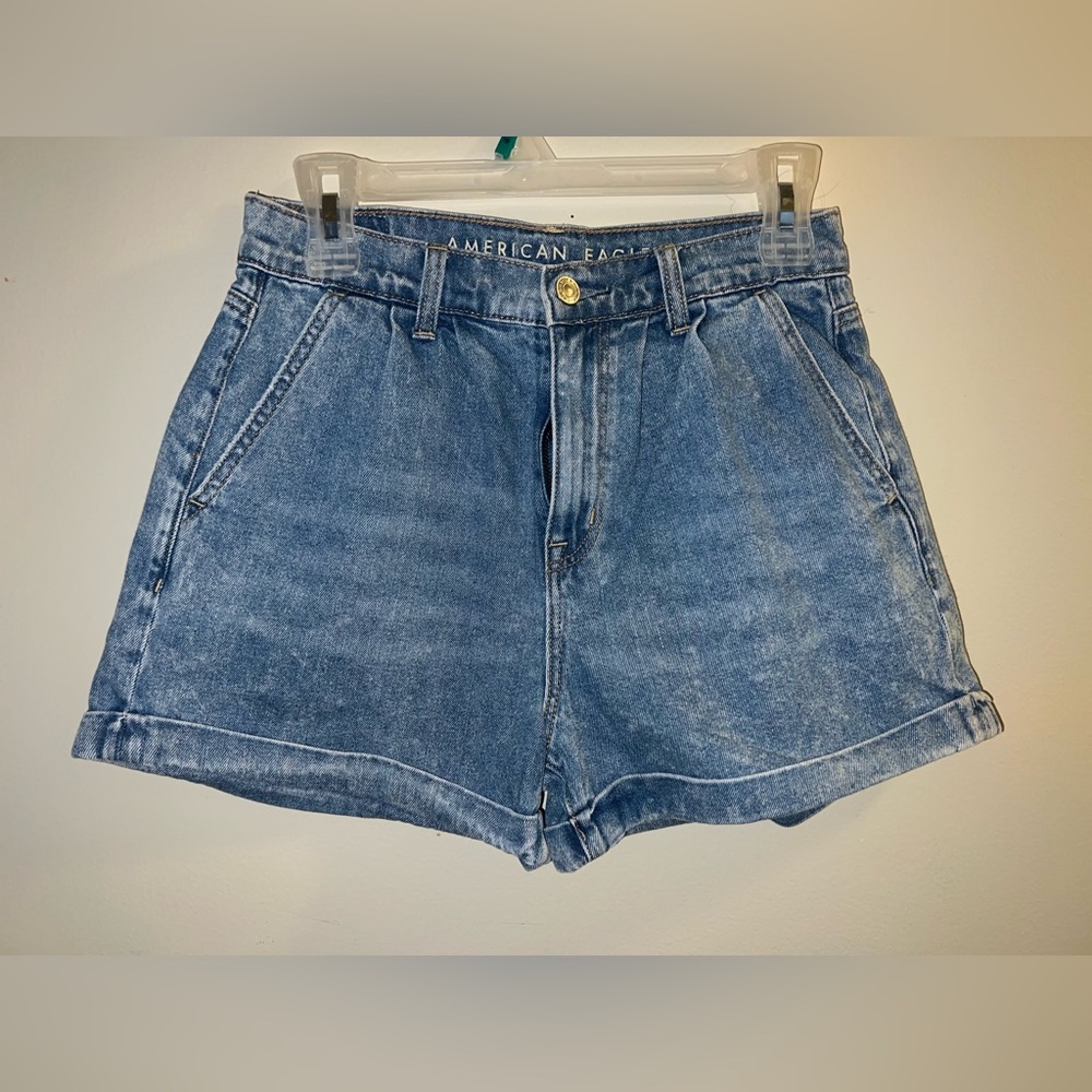 American Eagle Pleated Mom Short Size 2